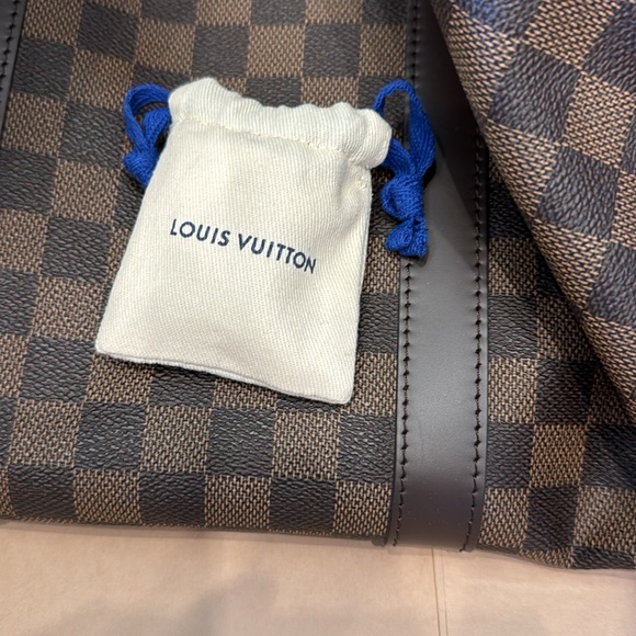 Louis Vuitton 55 duffle bag new condition - Picture 3 of 7